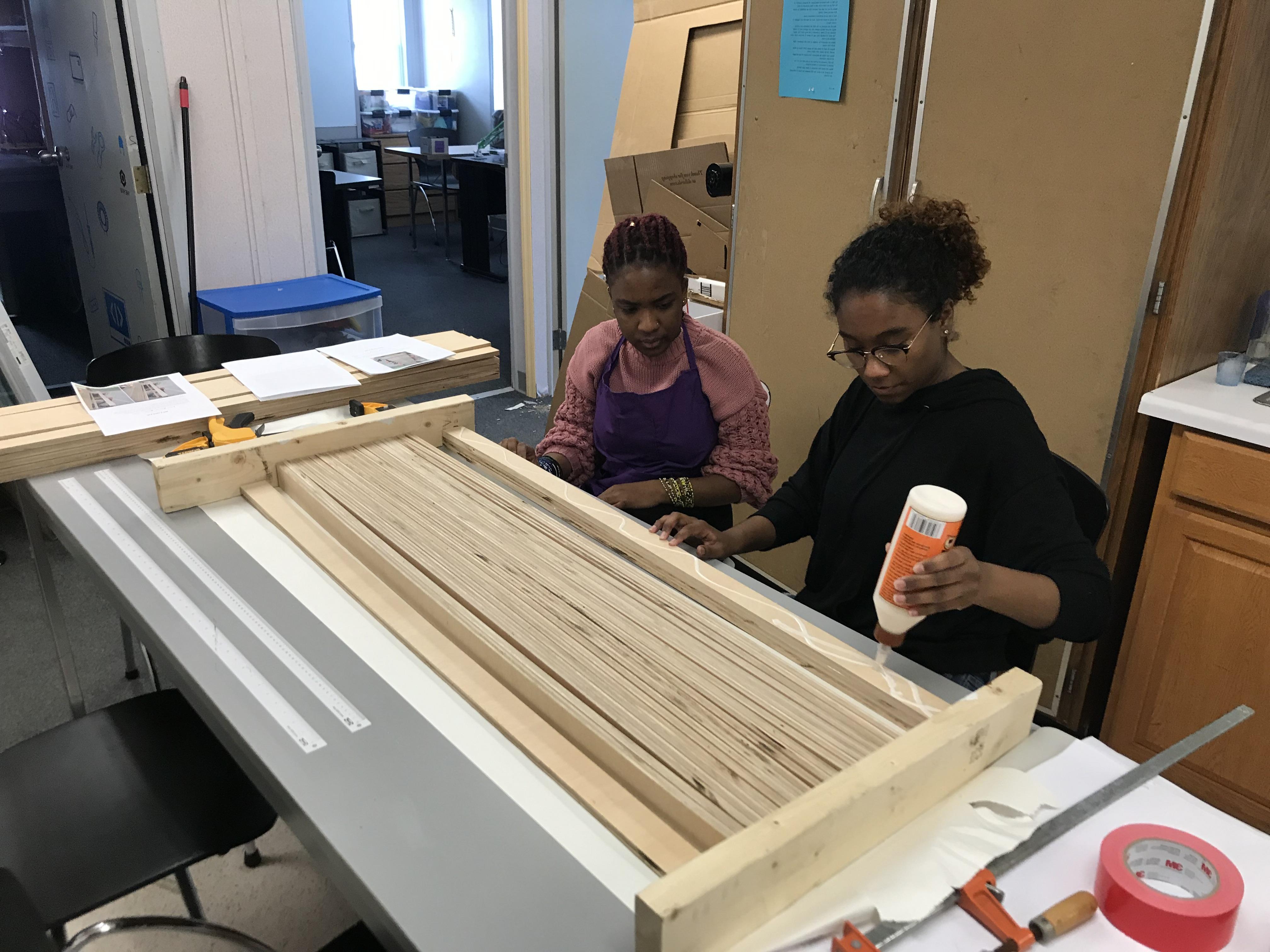 Skidmore College students working on a project at the IdeaLab Makerspace